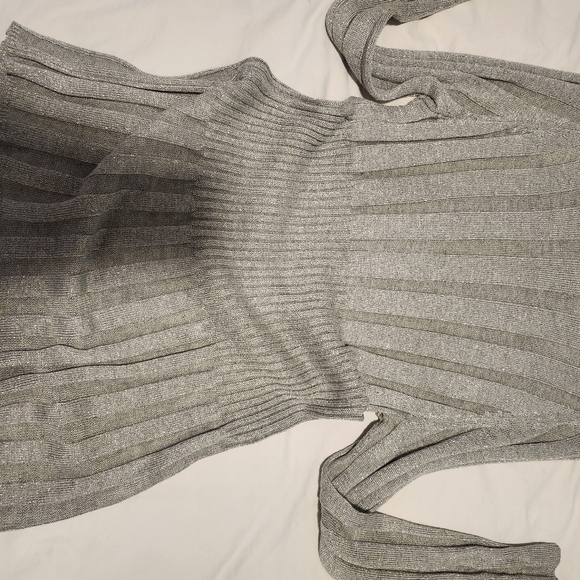 Joseph A silky elgant light sweater. Long sleeves. In Silver n shiny color. - Picture 4 of 6